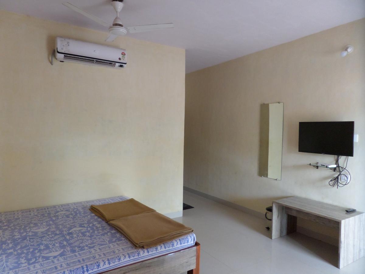 Atithi Farm House Hotel Borlai Esterno foto
