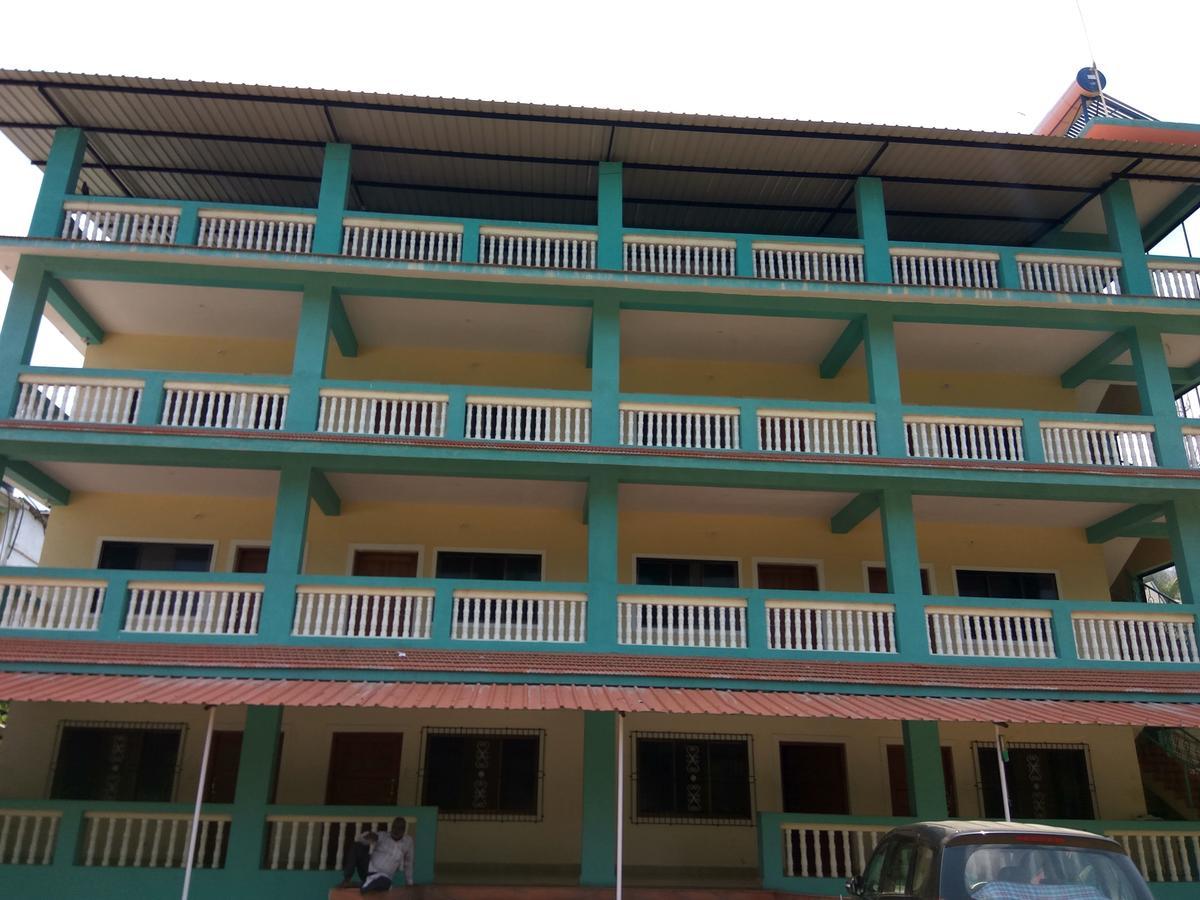Atithi Farm House Hotel Borlai Esterno foto