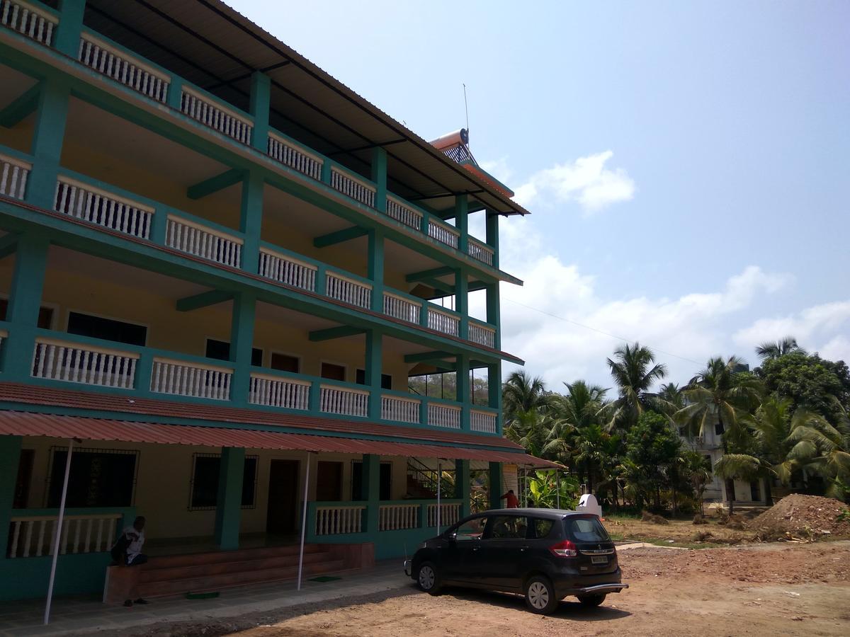 Atithi Farm House Hotel Borlai Esterno foto