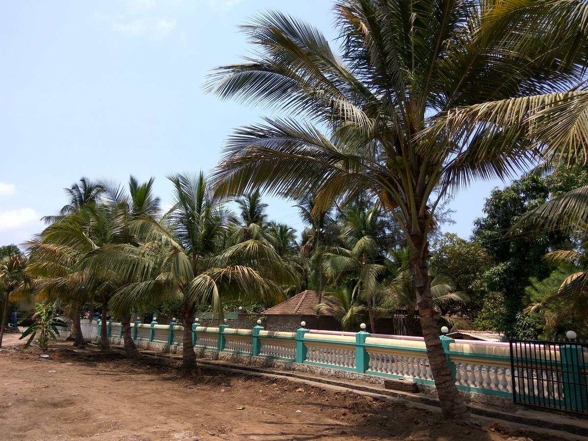 Atithi Farm House Hotel Borlai Esterno foto