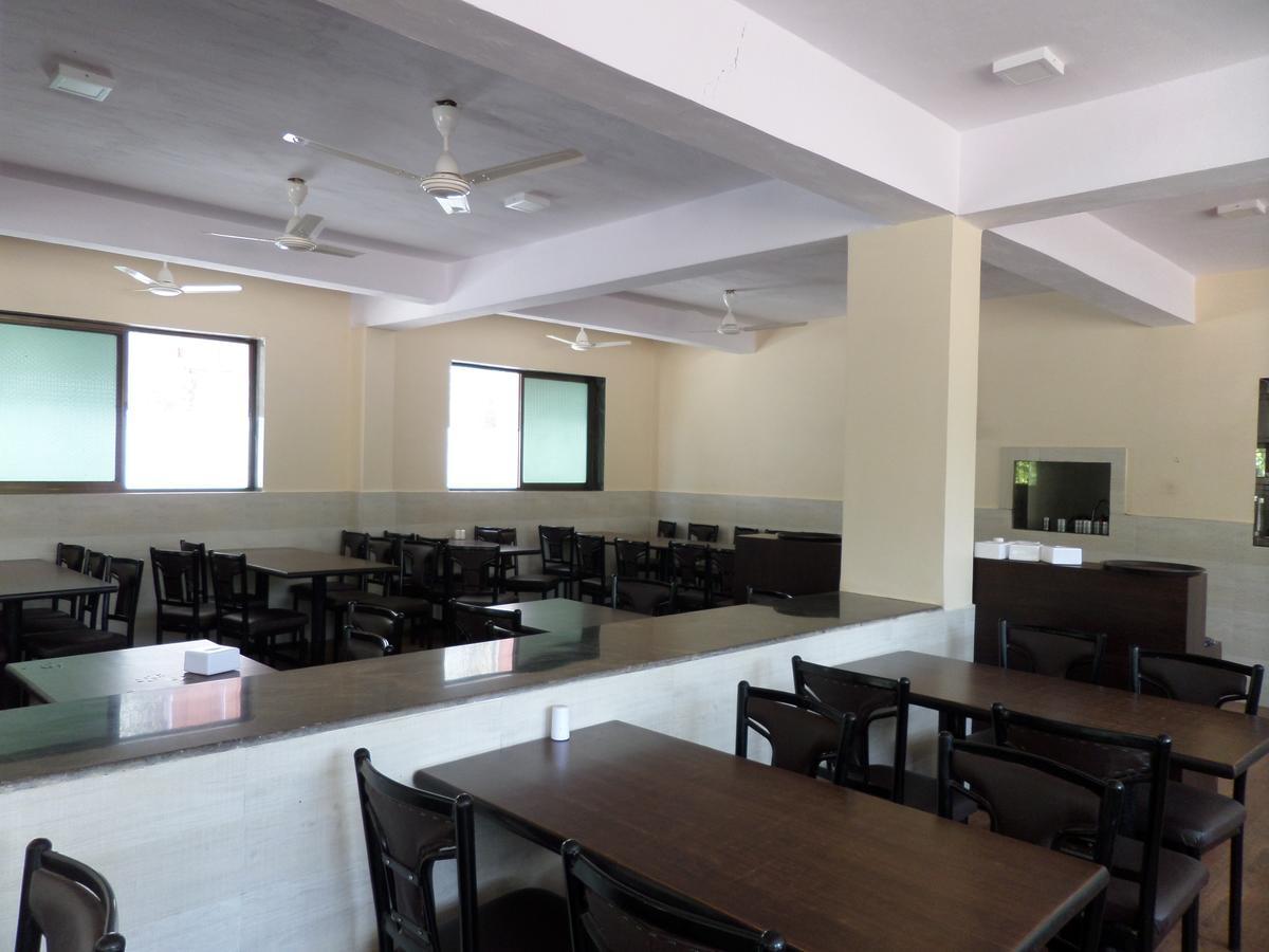 Atithi Farm House Hotel Borlai Esterno foto