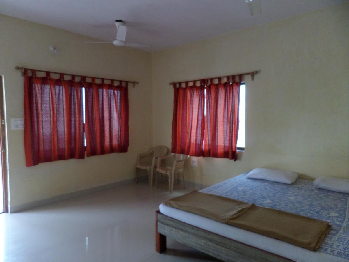 Atithi Farm House Hotel Borlai Esterno foto